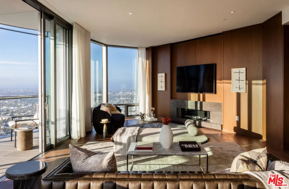 Unit for sale at 211 W Elm Court, Los Angeles, CA 90067