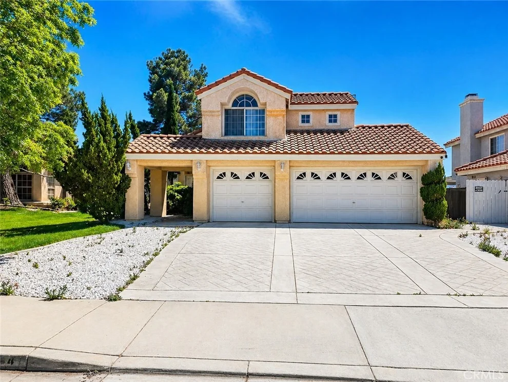 Unit for sale at 6044 Catalina, Palmdale, CA 93552