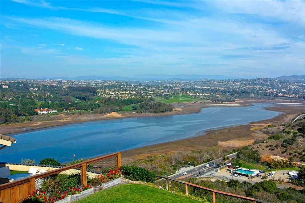 Unit for sale at 1871 Amalfi Dr, Encinitas, CA 92024