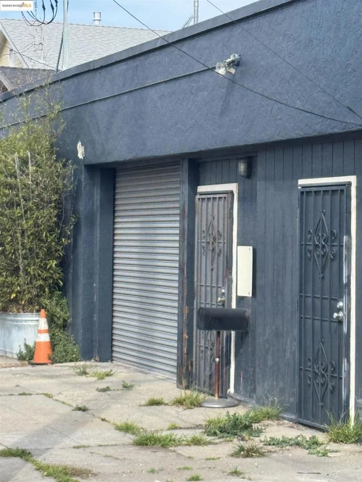 Unit for sale at 2928 Chapman St, Oakland, CA 94601