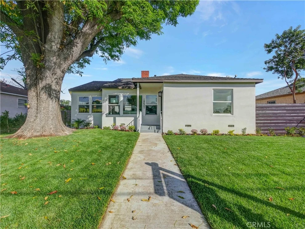 Unit for sale at 18607 18605 Victory Boulevard, Reseda, CA 91335