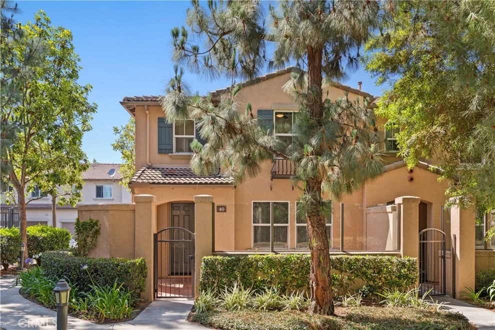 Unit for sale at 40 Trailing Vine, Irvine, CA 92602