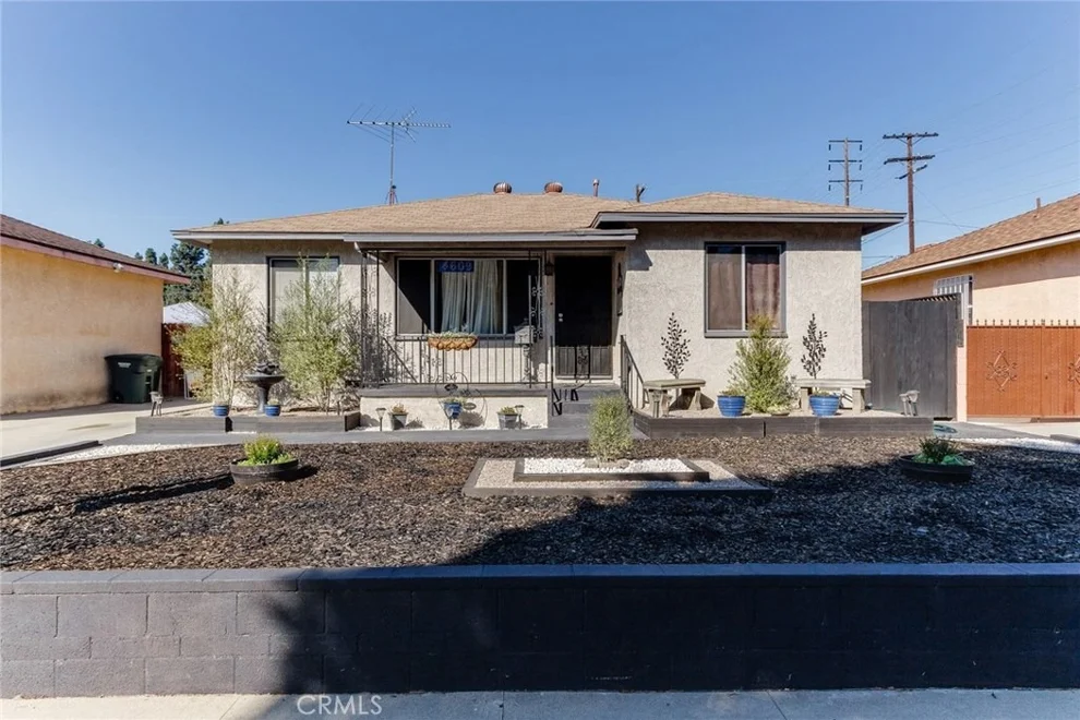 Unit for sale at 4609 Woodruff Avenue, Lakewood, CA 90713
