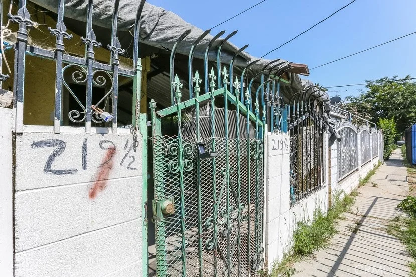 Unit for sale at 219 1/2 E 52nd Street, Los Angeles, CA 90011