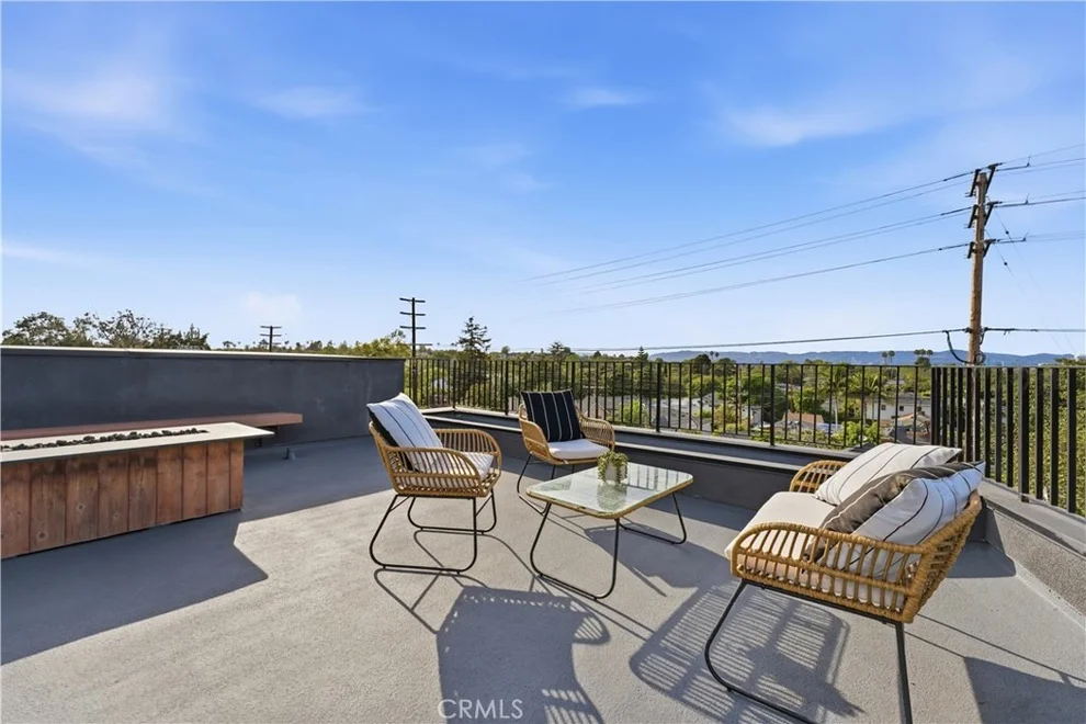 Unit for sale at 3601 Mclaughlin Avenue, Los Angeles, CA 90066