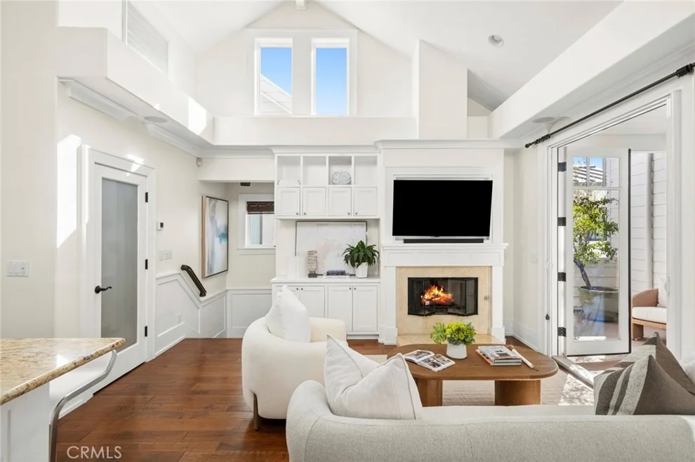 Unit for sale at 516 Poinsettia Avenue, Corona Del Mar, CA 92625