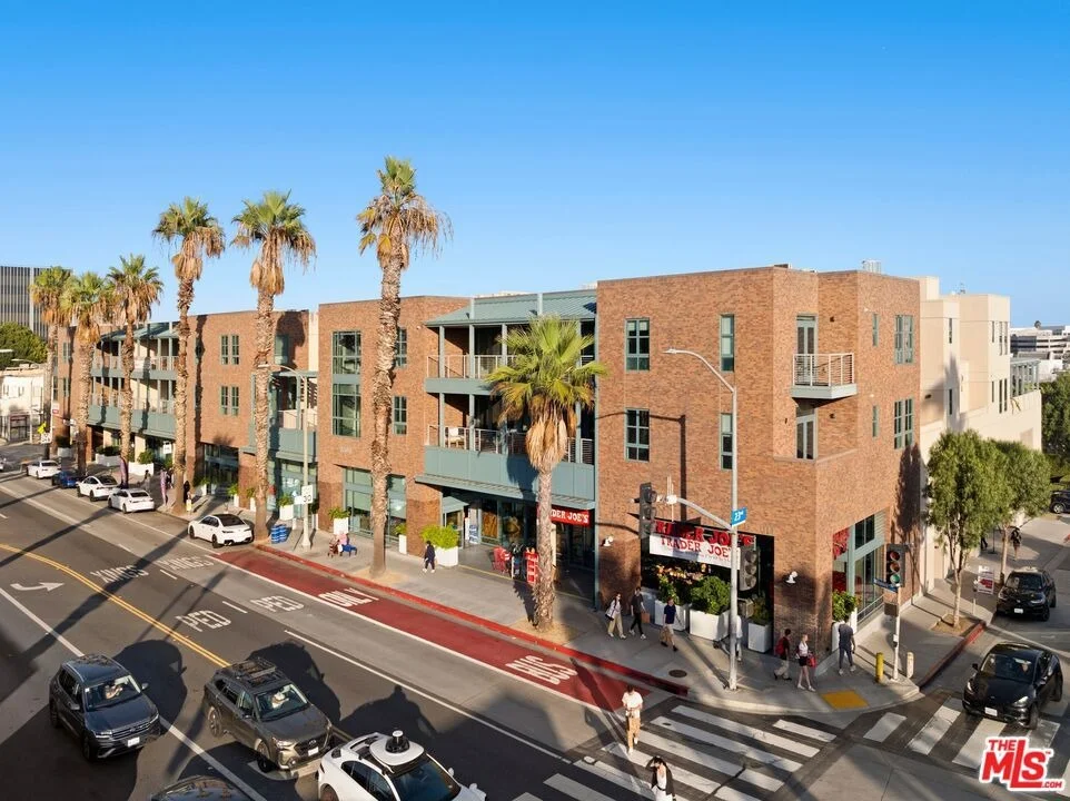 Unit for sale at 2300 Wilshire Blvd, Santa Monica, CA 90403