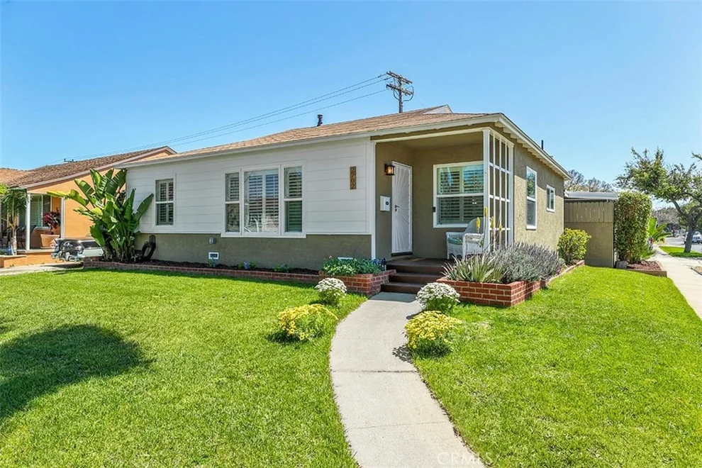 Unit for sale at 2702 Harvey Way, Lakewood, CA 90712