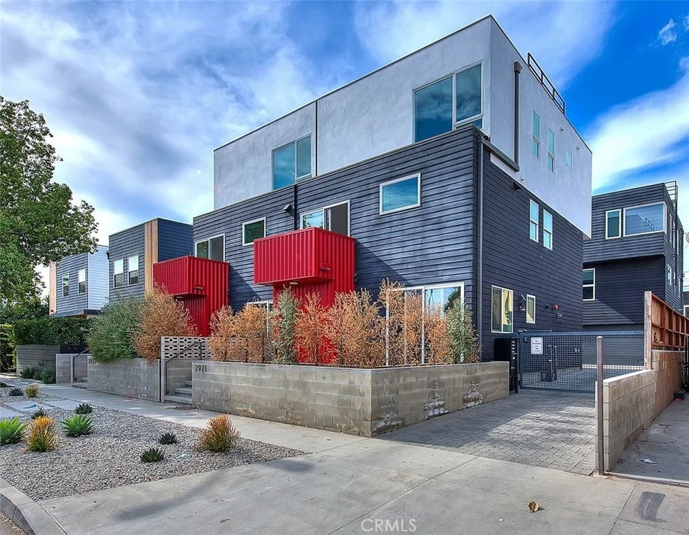 Unit for sale at 2925 S Cloverdale Avenue, Los Angeles, CA 90016