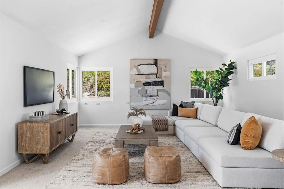 Unit for sale at 818 Crest Drive, Encinitas, CA 92024