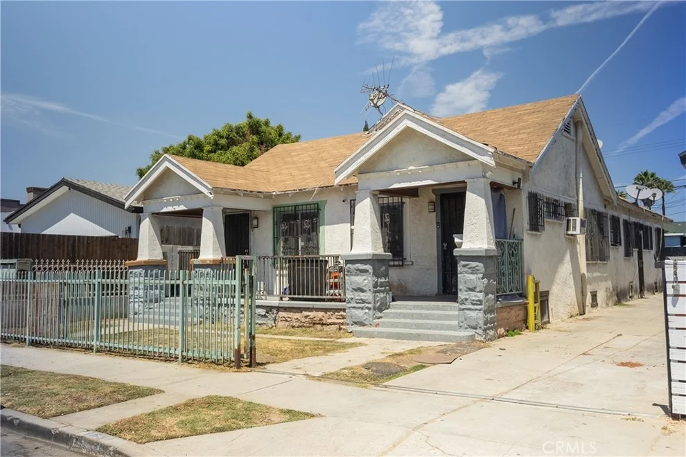 Unit for sale at 1631 W 38th, Los Angeles, CA 90062