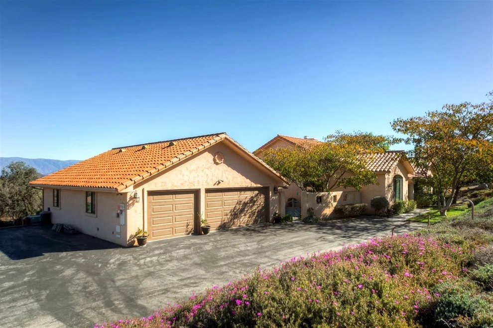 Unit for sale at 9869 Cielo Vista, Escondido, CA 92026