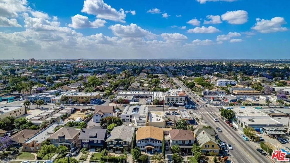 Unit for sale at 1674 W 25th Street, Los Angeles, CA 90007