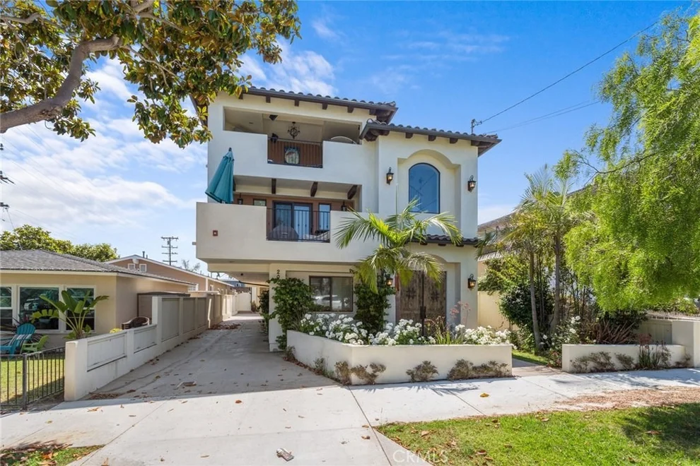 Unit for sale at 202 S Irena Avenue, Redondo Beach, CA 90277