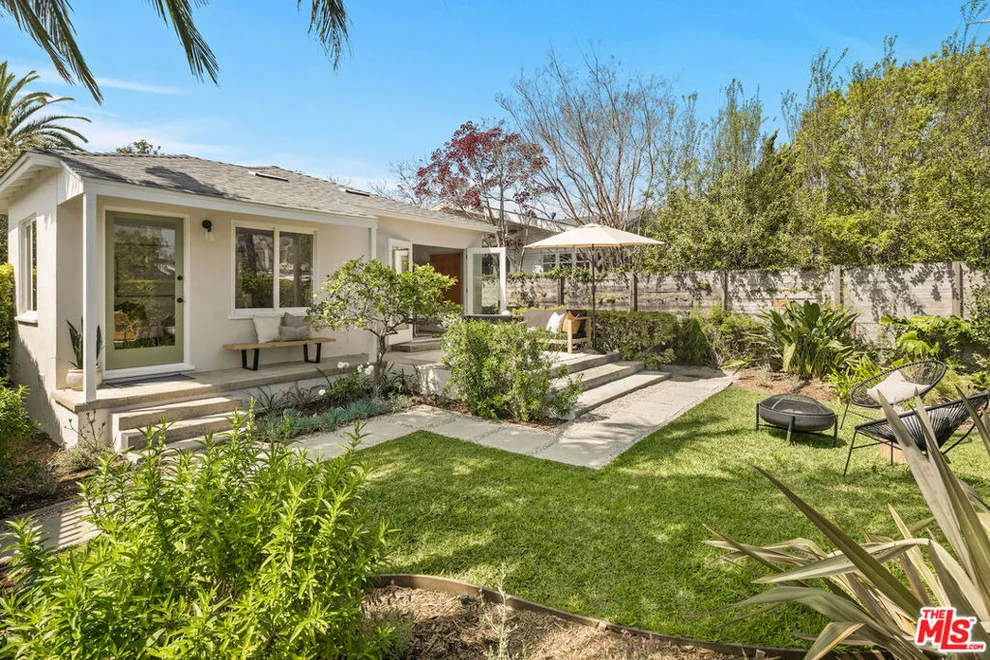 Unit for sale at 2477 Walnut Avenue, Venice, CA 90291