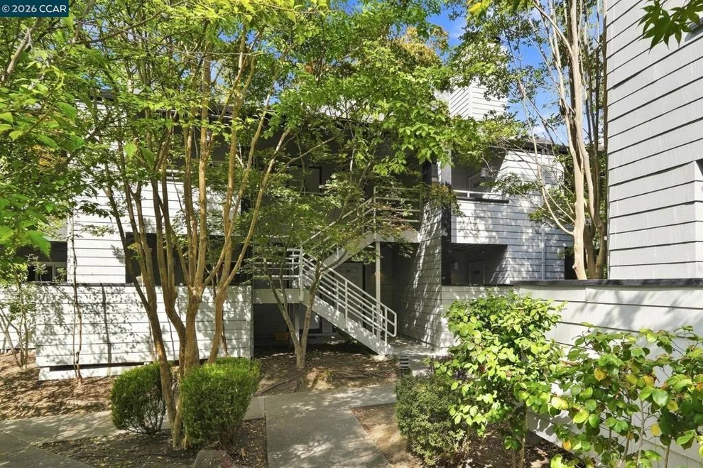 Unit for sale at 3193 Wayside Plz, Walnut Creek, CA 94597