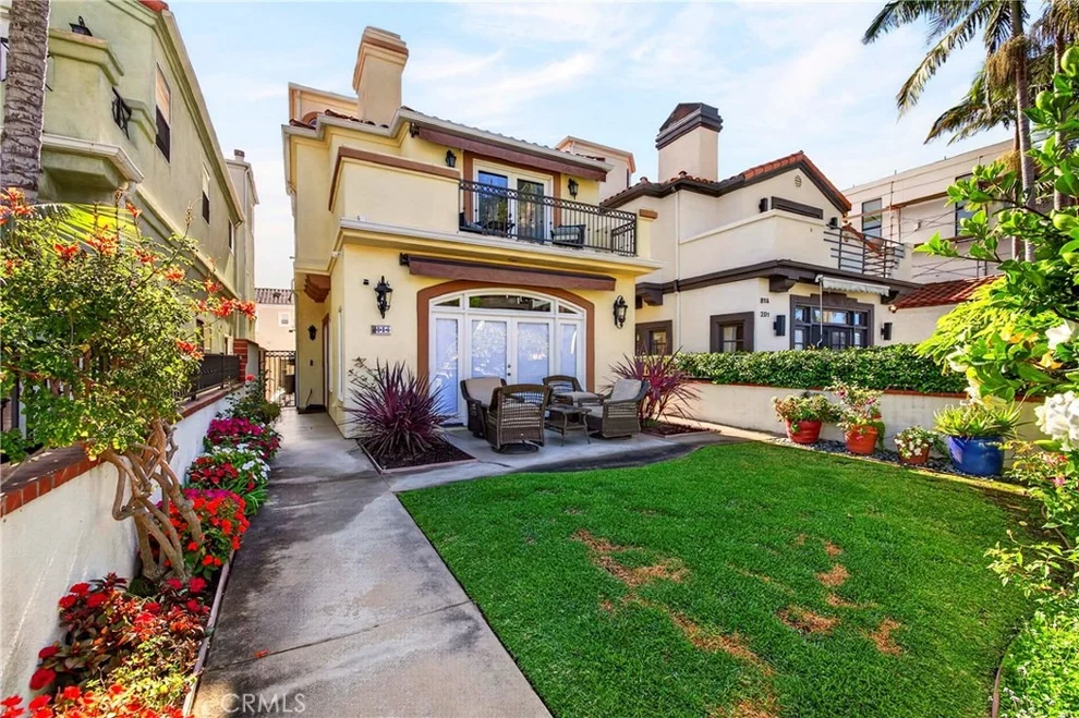 Unit for sale at 816 Delaware Street, Huntington Beach, CA 92648