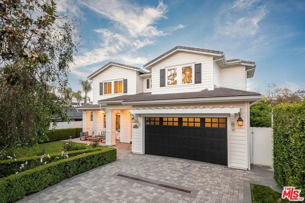 Unit for sale at 4170 Greenbush Avenue, Sherman Oaks, CA 91423