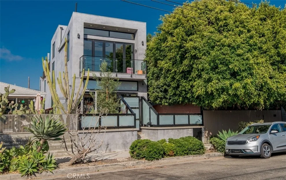 Unit for sale at 708 Hampton Drive, Venice, CA 90291