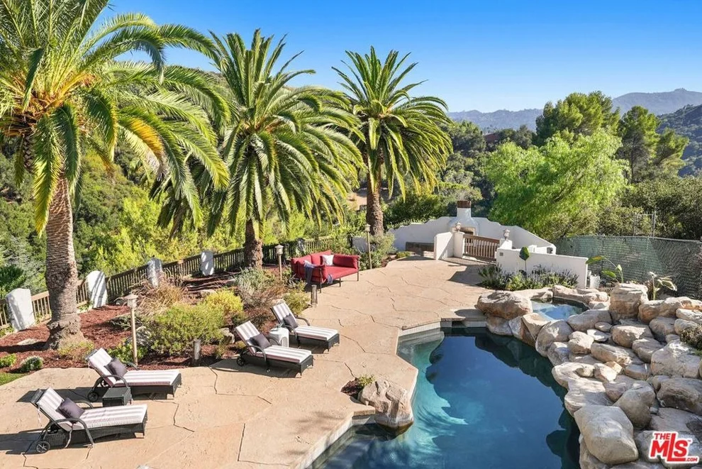 Unit for sale at 20851 Cheney Drive, Topanga, CA 90290