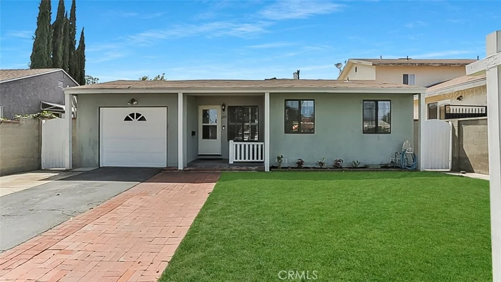 Unit for sale at 6921 Matilija Avenue, Van Nuys, CA 91405