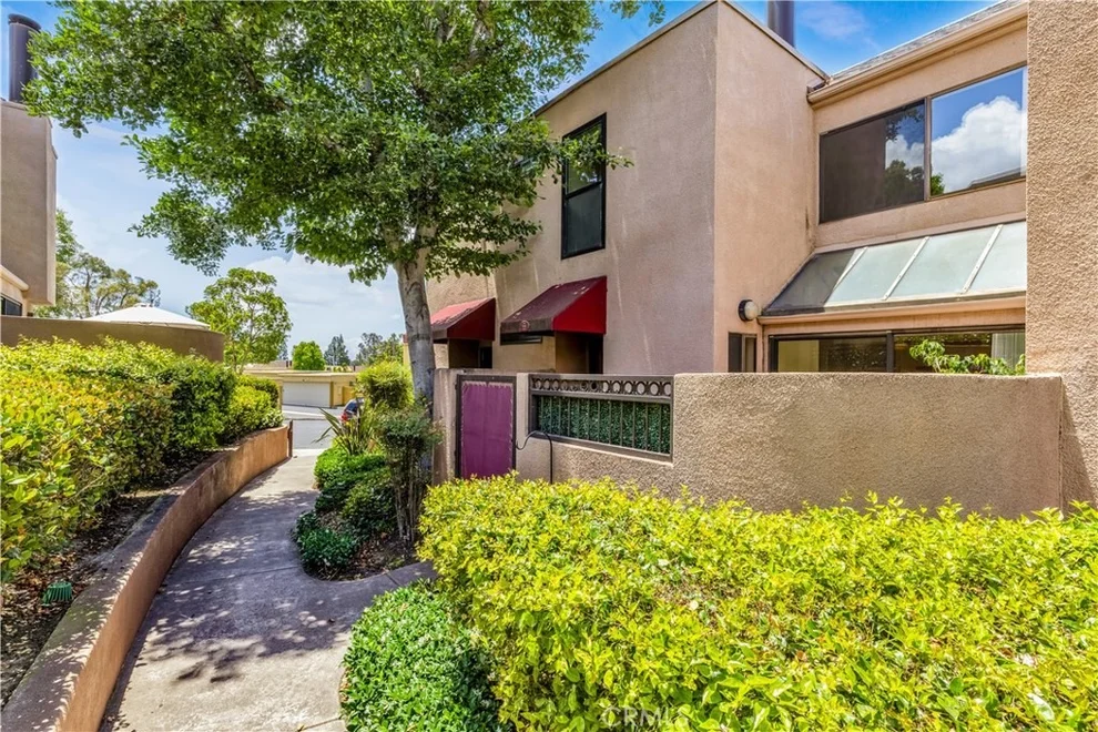 Unit for sale at 25761 Le Parc, Lake Forest, CA 92630