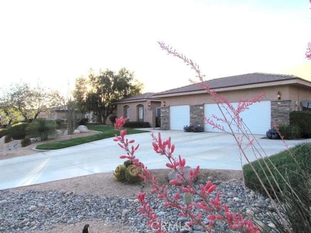 Unit for sale at 19274 Kanbridge Street, Apple Valley, CA 92308