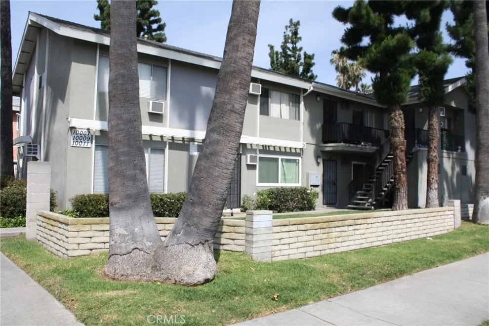 Unit for sale at 10011 Sepulveda, San Fernando, CA 91345