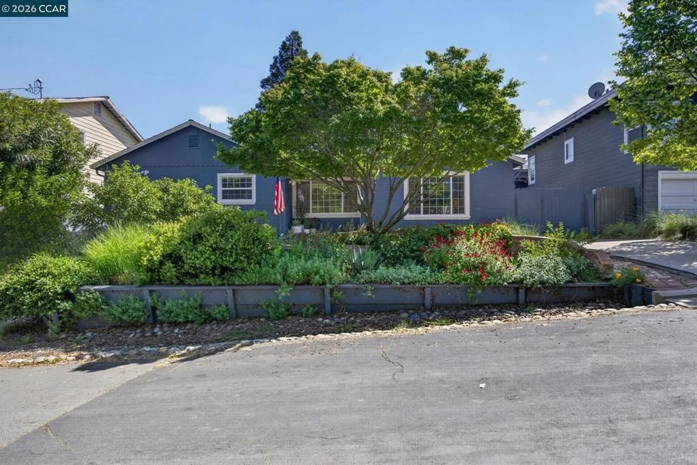 Unit for sale at 914 Vine Ave, Martinez, CA 94553