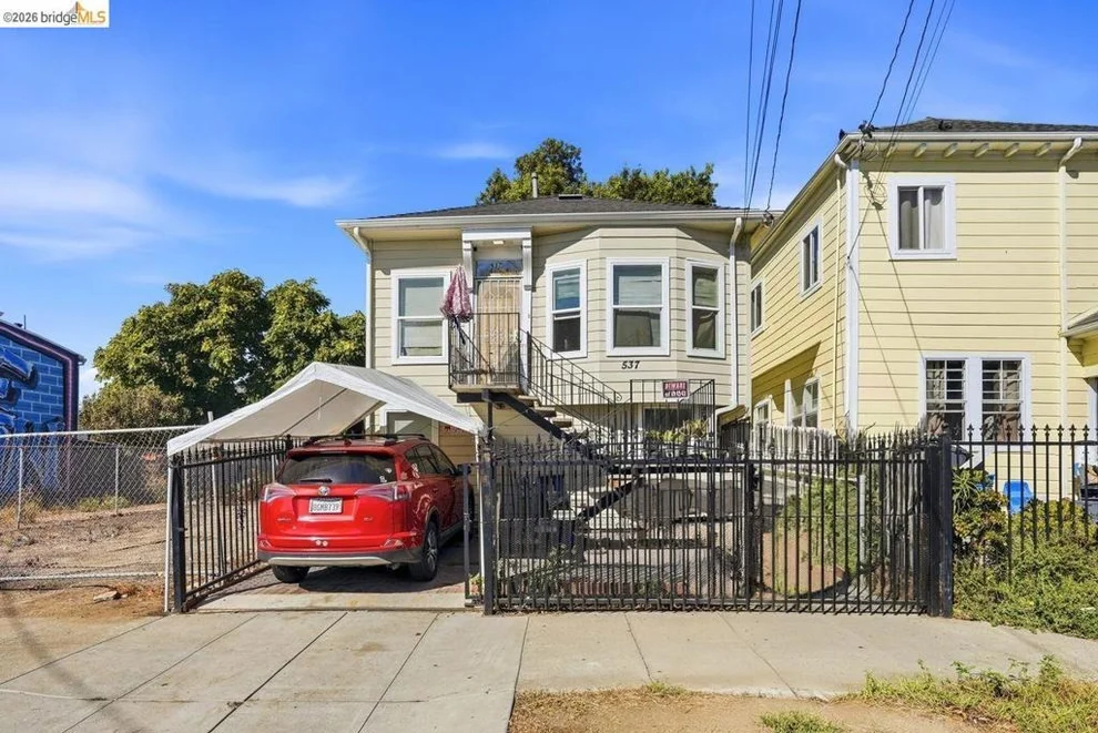 Unit for sale at 537 Chester, Oakland, CA 94607