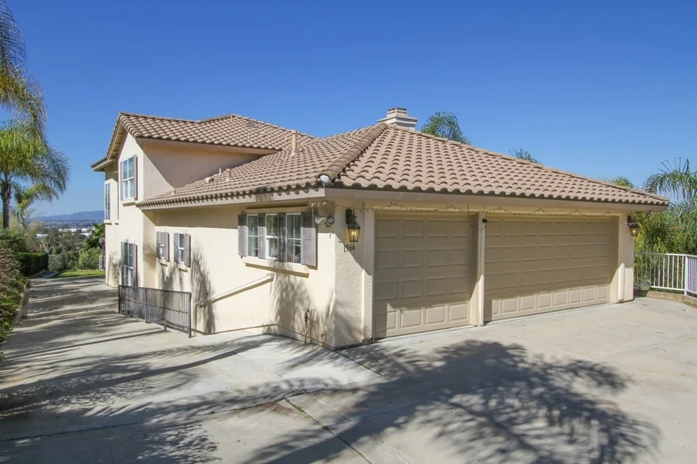 Unit for sale at 1966 Cresthaven Dr, Vista, CA 92084
