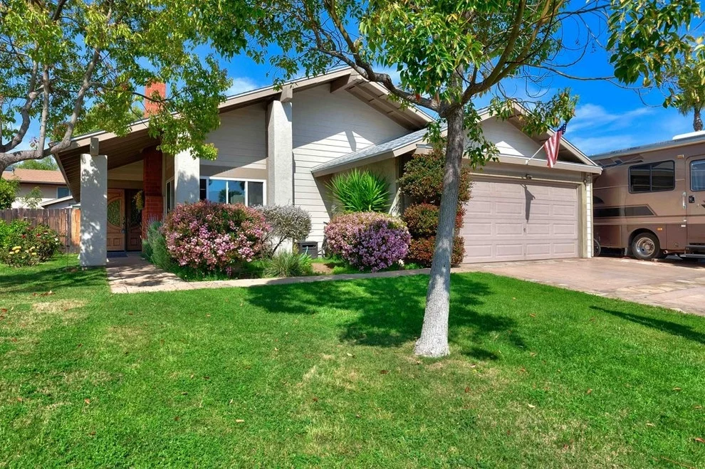 Unit for sale at 13350 Racquet Ct, Poway, CA 92064