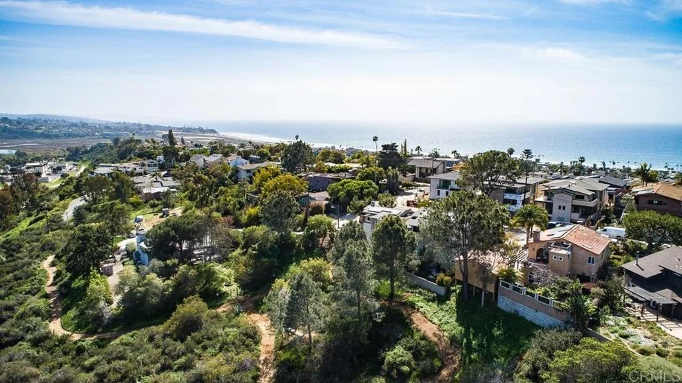 Unit for sale at 509 Chesterfield Drive, Cardiff By The Sea, CA 92007