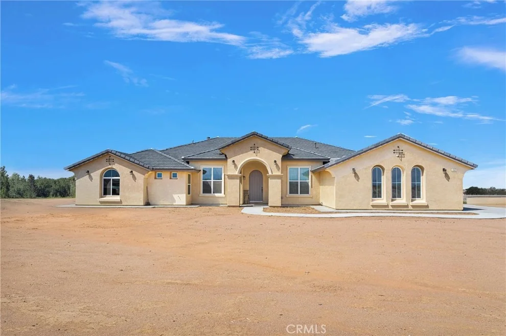 Unit for sale at 12752 Farmington Street, Oak Hills, CA 92344