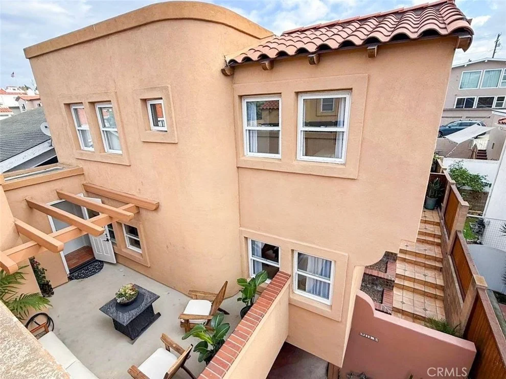 Unit for sale at 214 N Irena, Redondo Beach, CA 90277