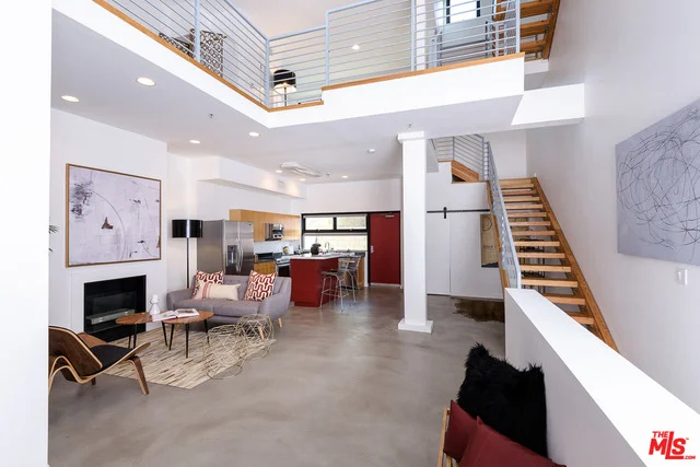 Unit for sale at 815 HAMPTON Drive, Venice, CA 90291