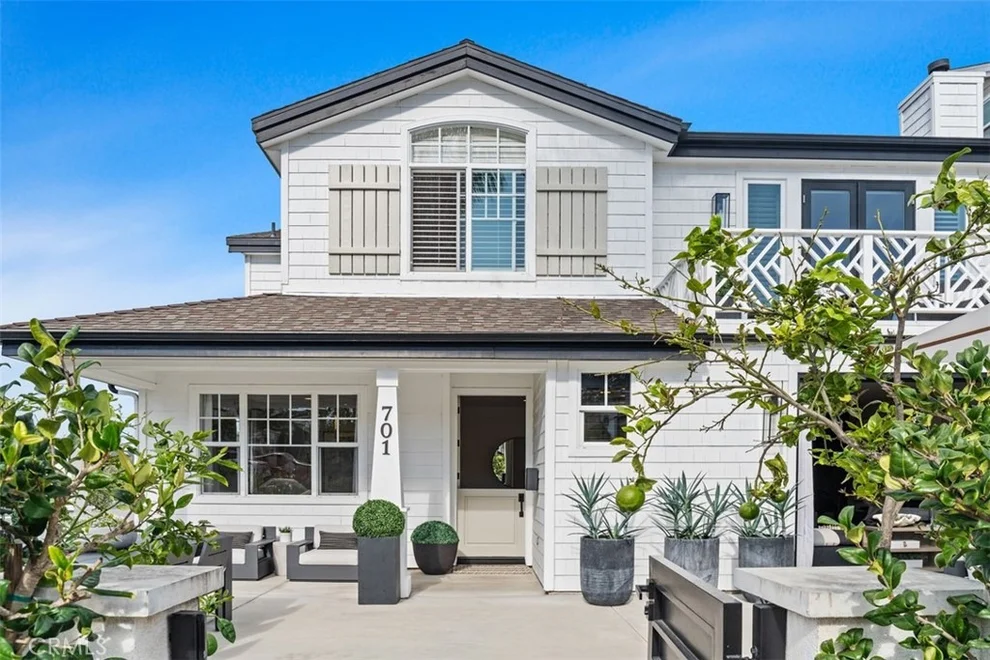 Unit for sale at 701 Poinsettia Avenue, Corona Del Mar, CA 92625