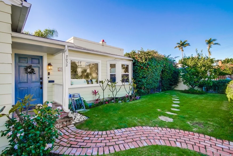 Unit for sale at 7032 Draper Ave, La Jolla, CA 92037
