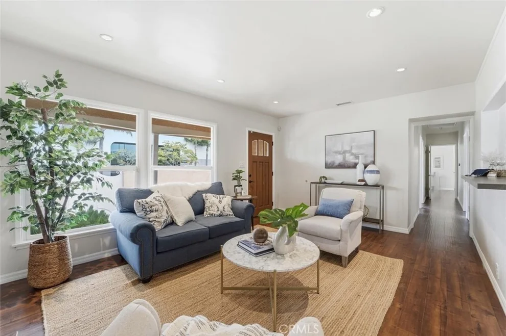 Unit for sale at 11937 S La Cienega, Hawthorne, CA 90250