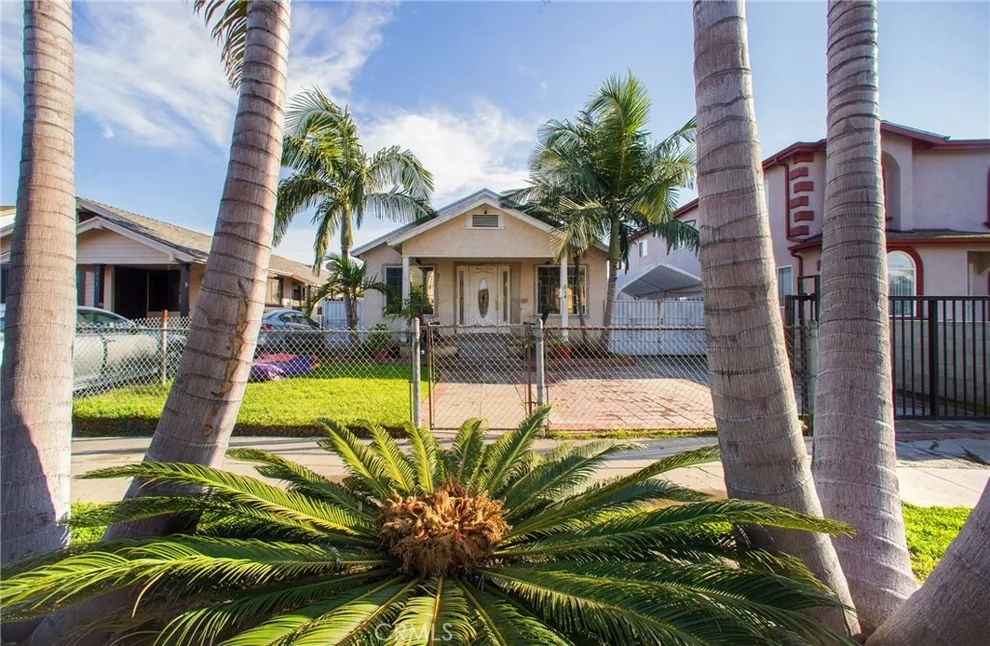 Unit for sale at 214 E 84th Place, Los Angeles, CA 90003
