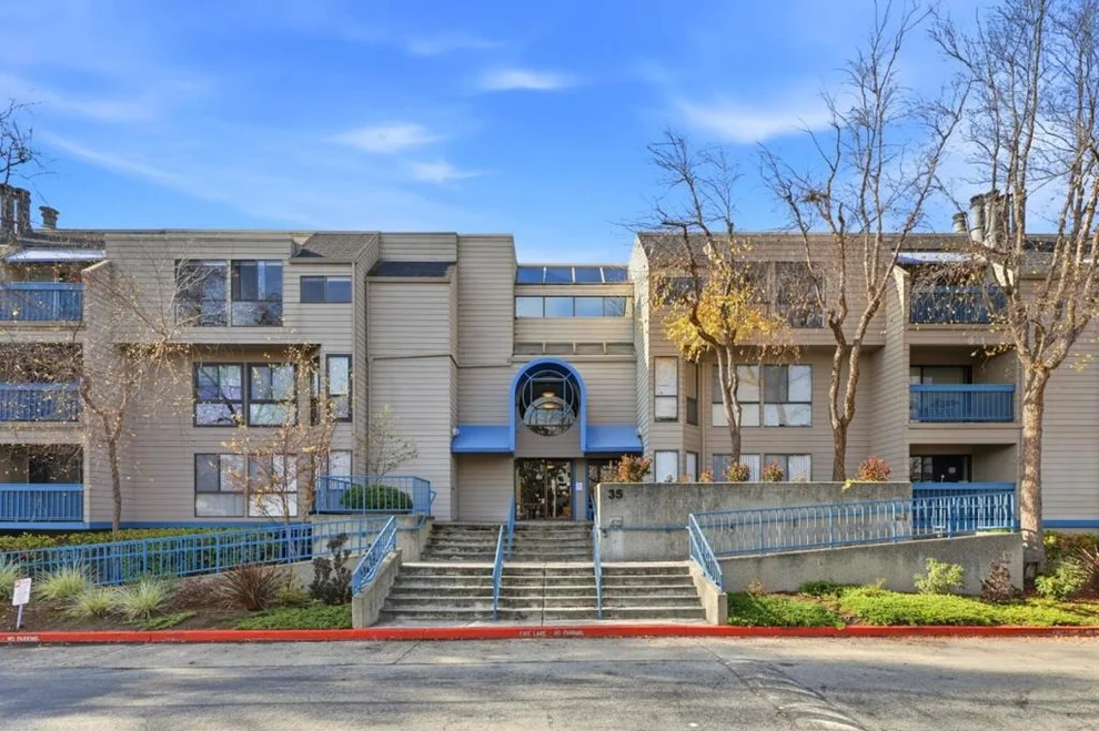 Unit for sale at 35 W 20th Avenue, San Mateo, CA 94403