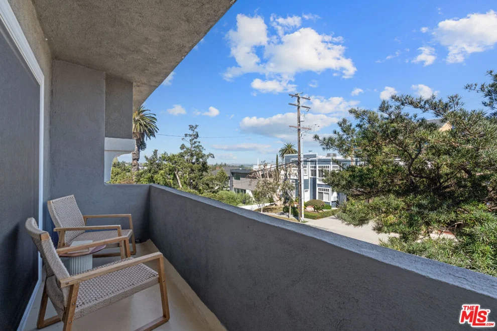 Unit for sale at 423 Pier Avenue, Santa Monica, CA 90405