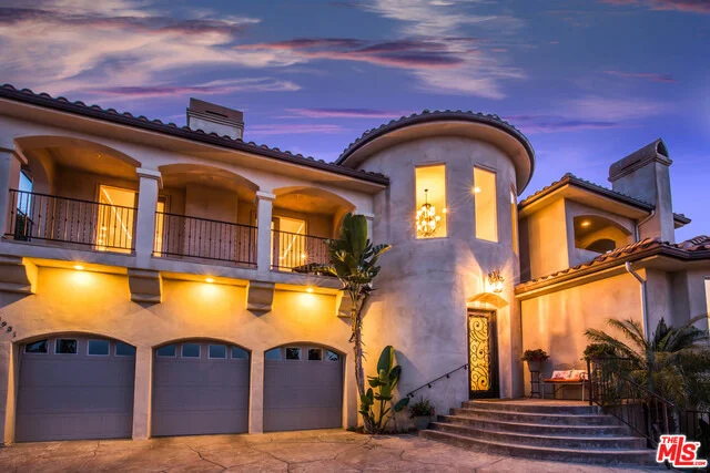 Unit for sale at 3931 SAINT JOHNSWOOD Drive, Woodland Hills, CA 91364