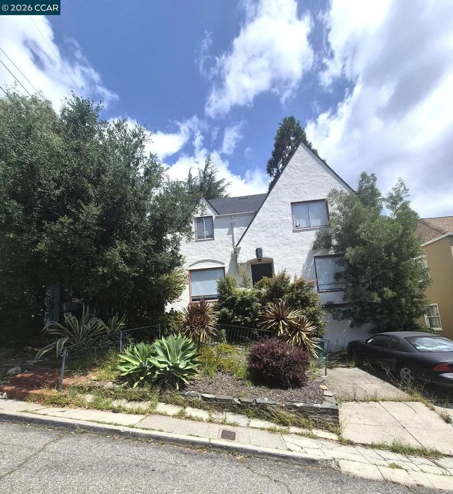 Unit for sale at 826 Carlston Ave, Oakland, CA 94610
