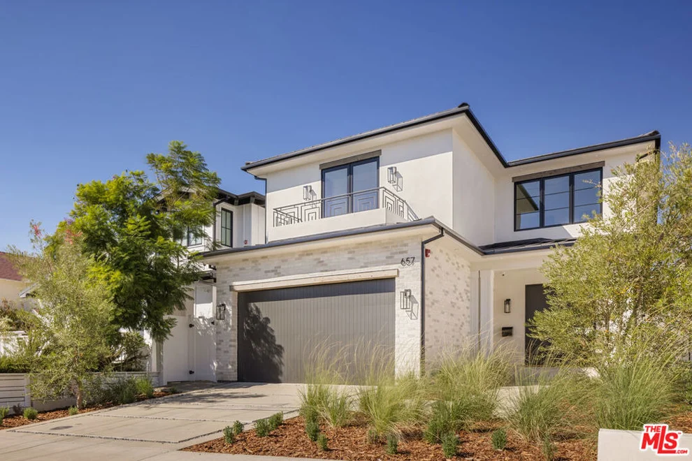 Unit for sale at 657 27th Street, Manhattan Beach, CA 90266