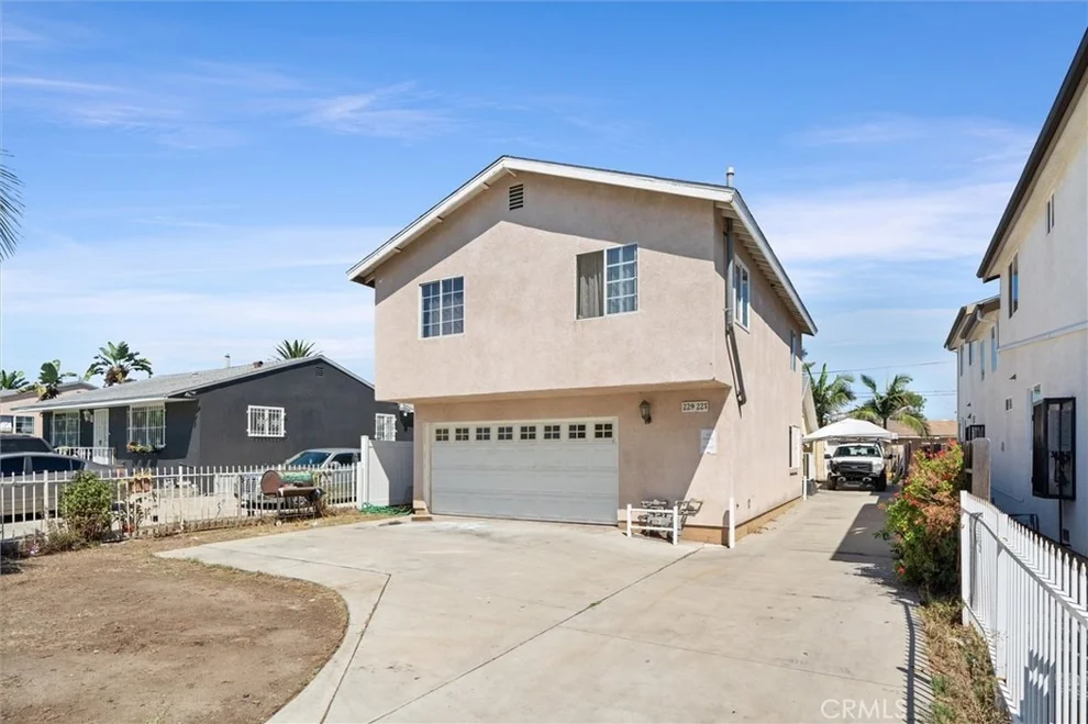 Unit for sale at 227 E 110th, Los Angeles, CA 90061