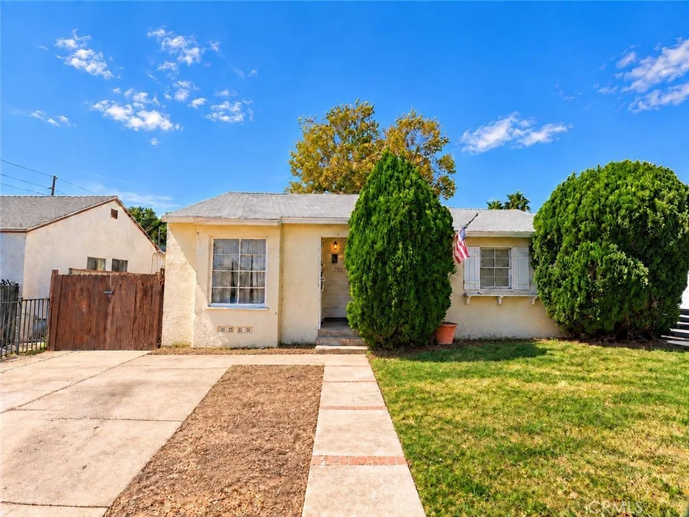 Unit for sale at 7509 Kraft, North Hollywood, CA 91605