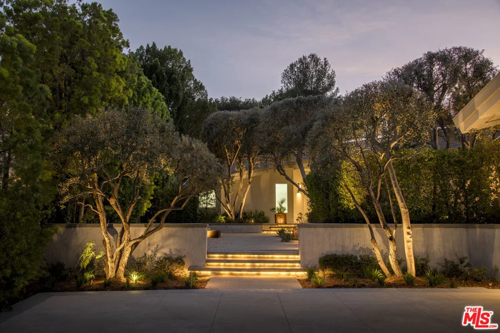 Unit for sale at 3833 Hayvenhurst Drive, Encino, CA 91436