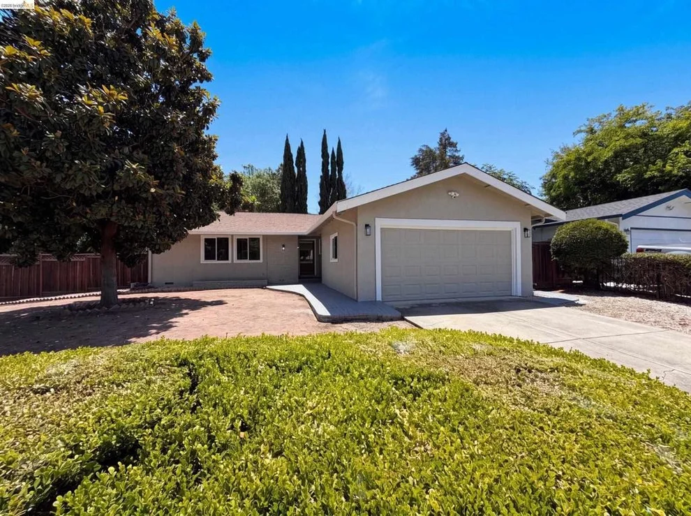 Unit for sale at 1496 Soccer Ct, Concord, CA 94518