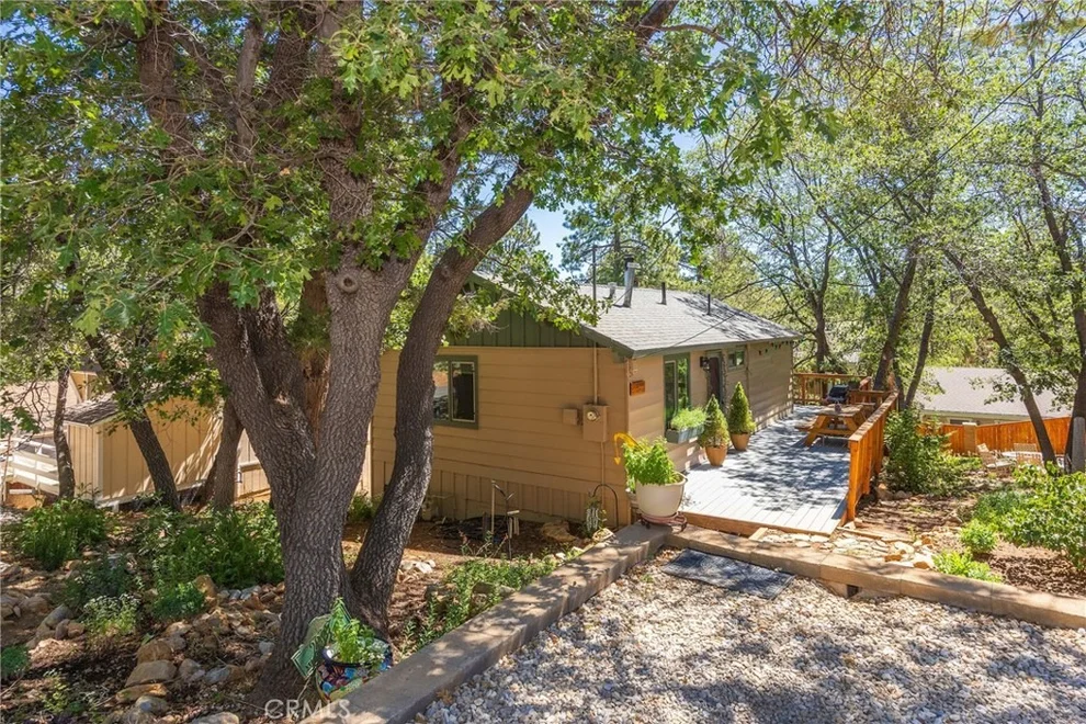 Unit for sale at 875 Santa Barbara, Sugarloaf, CA 92386